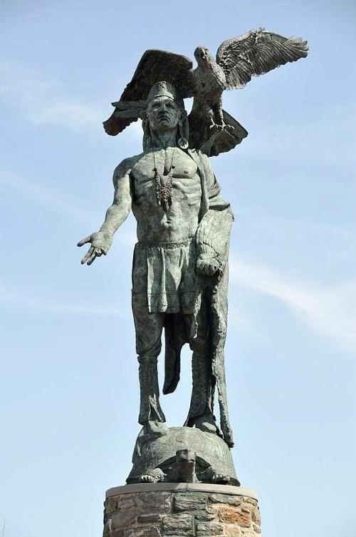 Statue of Tamanend by Raymond Sandoval